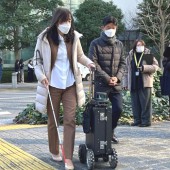 Vali AI: Chiếc vali kiêm vai trò dẫn đường cho người khiếm thị